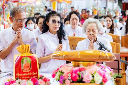 ภาพ No.167085:พิธีทอดกฐิน ณ วัดอัยยิการาม จ.ปทุมธานี ในโครงการกฐินสามัคคีทั่วไทย 30,000 วัด บูชาธรรม 80 ปี หลวงพ่อธัมมชโย โดยคณะศิษยานุศิษย์วัดพระธรรมกาย วันที่ 23 ตุลาคม พ.ศ. 2567