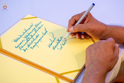 ภาพ No.80465:องค์กรภาคีเครือข่าย "บวร" จังหวัดปทุมธานี ศึกษาดูงานโครงการบรรพชาสามเณรฟื้นฟูพระพุทธศาสนาทั่วไทย ชมนิทรรศการ และสื่อนวัตกรรมพระพุทธศาสนาภาพยนต์ 3 มิติ - จักรวาลนฤมิต เรื่อง "พระสัมมาสัมพุทธเจ้า พระบรมศาสดาเอกของโลก" วันศุกร์ที่ 28 เมษายน พ.ศ.2566