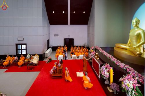 ภาพ No.214796:พิธีต้อนรับสัญญาบัตร พัดยศ พระราชวิเทศวชิรเวที (บัณฑิต วรปญฺโญ) เจ้าอาวาสวัดพระธรรมกายสกอตแลนด์ สหราชอาณาจักร ผู้ช่วยเจ้าอาวาสวัดพระธรรมกาย ณ อุโบสถพระไตรปิฏก วัดพระธรรมกาย