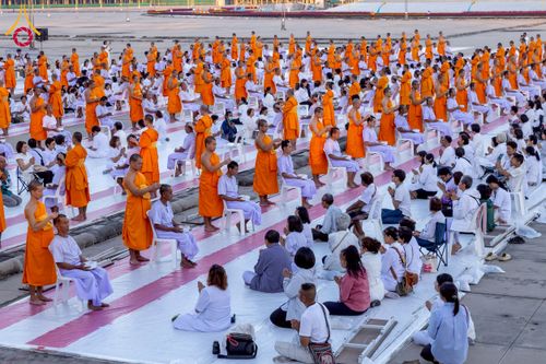 ภาพ No.274774:วันอาทิตย์ที่ 30 พฤศจิกายน พ.ศ. 2568 พิธีปลงผม โครงการอุปสมบทบูชาธรรมมหาปูชนียาจารย์ ปี 2568 ณ ลานธรรมพระมหาธรรมกายเจดีย์ ฝั่งทิศตะวันตก ระหว่างวิหารคดหมายเลข 8 และ 9 วัดพระธรรมกาย