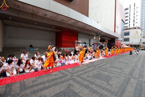 ภาพ No.128509:พิธีอัญเชิญพระบรมสารีริกธาตุ " ใจกลางเมืองนครหาดใหญ่ " เพื่อประดิษฐาน ณ มหารัตนเจดีย์สิริปทุมสวรรค์ (เจดีย์อริยพุทธะ 5 พระองค์) ศูนย์ปฏิบัติธรรมภาคใต้ อ.บางกล่ำ จ.สงขลา  วันที่ 9 มีนาคม พ.ศ. 2567 (ชุดที่ 2)