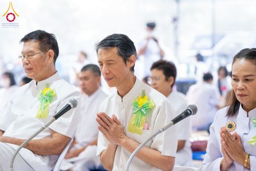ภาพ No.201828:พิธีถวายภัตตาหารเป็นสังฆทาน แด่พระธรรมยาตรา ณ อนุสรณ์สถานบางปลา วัดบางปลา อำเภอบางเลน จังหวัดนครปฐม ในโครงการธรรมยาตรา กตัญญูบูชา มหาปูชนียาจารย์ พระมงคลเทพมุนี(สด จนฺทสโร) พระผู้ปราบมาร อนุสรณ์สถาน 7 แห่ง ปีที่ 13 วันที่ 26 มกราคม พ.ศ. 2568