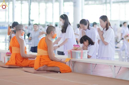 ภาพ No.102418:พิธีถวายอุปกรณ์ทำความสะอาด ณ บ้านแก้วเรือนทองคุณยายอาจารย์ฯ วัดพระธรรมกาย วันเสาร์ที่ 16 ธันวาคม พ.ศ. 2566