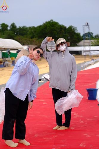 ภาพ No.128661:V.33 รวมพลังเพื่อบางกล่ำ การเตรียมงานของเจ้าหน้าที่หน่วยงานต่างๆ เพื่องานธรรมยาตราอัญเชิญพระบรมสารีริกธาตุ ประดิษฐาน ณ มหารัตนเจดีย์สิริปทุมสวรรค์ (เจดีย์อริยพุทธะ 5 พระองค์) ศูนย์ปฏิบัติธรรมภาคใต้ อ.บางกล่ำ จ.สงขลา ระหว่างวันที่ 9-10 มีนาคม พ.ศ. 2567