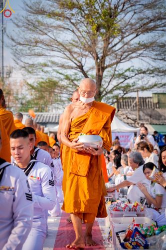 ภาพ No.58142:พิธีตักบาตรพระภิกษุและสามเณร 180 รูป ณ ลานองค์พระสมุทรเจดีย์ จ.สมุทรปราการ วันเสาร์ที่ 27 เมษายน พ.ศ. 2567