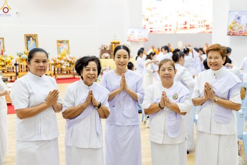 ภาพ No.242746:วันที่ 29-31 สิงหาคม พ.ศ. 2568 องค์กรภาคีเครือข่าย “บวร” (บ้าน-วัด-โรงเรียน-ราชการ) อ.คลองหลวง จัดบวชอุบาสิกาแก้ว ถวายพระราชกุศลแด่สมเด็จพระพันปีหลวง - กตัญญูบูชาแด่ผู้มีพระคุณ