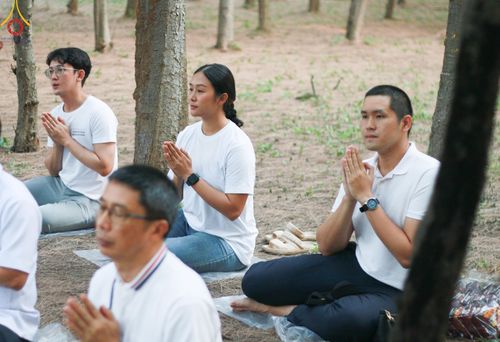 ภาพ No.107560:พิธีตักบาตรพระธรรมยาตราฯ ในโครงการธรรมยาตรากตัญญูบูชา มหาปูชนียาจารย์ พระมงคลเทพมุนี(สด จนฺทสโร) พระผู้ปราบมาร ปีที่ 12 ณ อนุสรณ์สถานมหาวิหารพระมงคลเทพมุนี อ.สองพี่น้อง จ.สุพรรณบุรี วันที่ 7 มกราคม พ.ศ. 2567