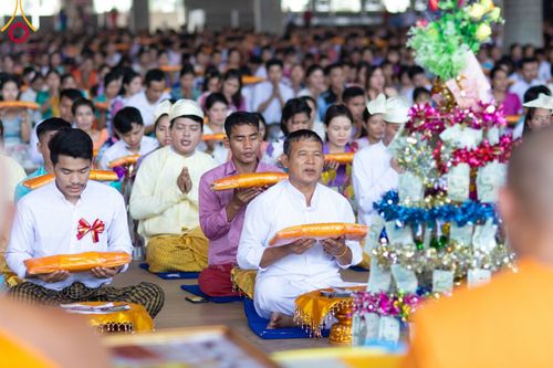 ภาพ No.100065:พิธีทอดผ้าป่า เมียนมาร์ และพิธีสวดธรรมจักร ครั้งที่ 5 ประจำปี พ.ศ. 2566 วันอาทิตย์ที่ 3 ธันวาคม พ.ศ. 2566