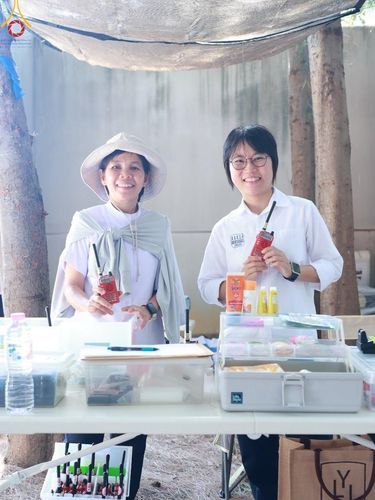 ภาพ No.198746:V.50 สารพัดV สารพัดดี ที่ธรรมยาตรา ในโครงการธรรมยาตรา กตัญญูบูชา มหาปูชนียาจารย์ พระมงคลเทพมุนี(สด จนฺทสโร) พระผู้ปราบมาร อนุสรณ์สถาน 7 แห่ง ปีที่ 13 ระหว่างวันที่ 2-31 มกราคม พ.ศ. 2568