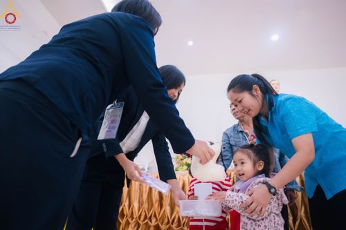 ภาพ No.104604:วันรวมพลังเด็กดี V-Star ผู้นำฟื้นฟูศีลธรรมโลก จังหวัดปราจีนบุรี ณ ธุดงคสถานปราจีนบุรี วันที่ 24 ธันวาคม พ.ศ. 2566