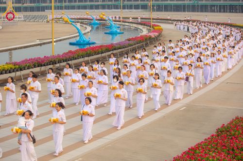 ภาพ No.63165:โครงการอุปสมบทหมู่ บูชาธรรมหลวงพ่อธัมมชโย พ.ศ.2567 ณ ลานธรรม พระมหาธรรมกายเจดีย์ วัดพระธรรมกาย วันที่ 13 เมษายน พ.ศ.2567