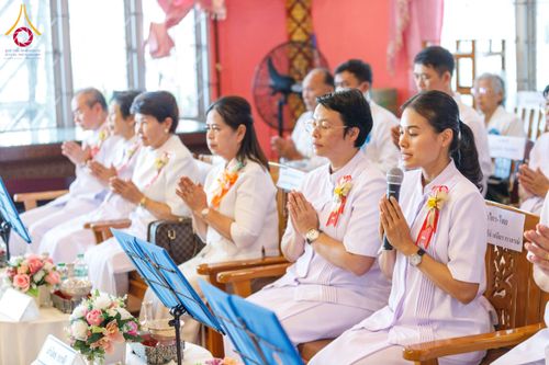 ภาพ No.197379:พิธีเจริญพระพุทธมนต์ ปฏิบัติธรรม มอบทุนการศึกษา ถวายสังฆทาน 108 วัด เพื่อถวายเป็นพุทธบูชา และขับเคลื่อนโครงการหมู่บ้านรักษาศีล 5 โดยคณะสงฆ์จังหวัดนนทบุรี คณะศิษยานุศิษย์วัดพระธรรมกาย โครงการธรรมยาตรา ปีที่ 13 ณ วัดตะเคียน อ.บางกรวย จ.นนทบุรี