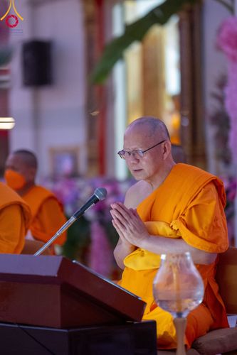 ภาพ No.112037:พิธีจุดประทีปถวายเป็นพุทธบูชา และบูชาธรรมมหาปูชนียาจารย์ พระมงคลเทพมุนี(สด จนฺทสโร) ในโครงการธรรมยาตรา กตัญญูบูชา มหาปูชนียาจารย์ พระมงคลเทพมุนี(สด จนฺทสโร) พระผู้ปราบมาร อนุสรณ์สถาน 7 แห่ง ปีที่ 12 วันที่ 14 มกราคม พ.ศ. 2567 ณ วัดสองพี่น้อง อ.สองพี่น้อง