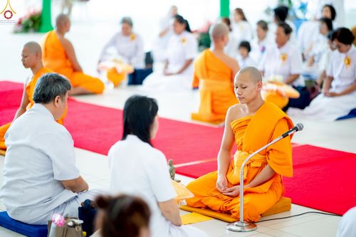 ภาพ No.227724:วันเสาร์ที่ 31 พฤษภาคม พ.ศ.2568 พิธีถวายผ้าไตรแด่สามเณรผู้เข้ารับการอุปสมบท , พิธีอุปสมบทสามเณรเตรียม DCI วัดพระธรรมกาย จ.ปทุมธานี