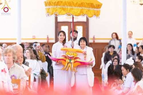 ภาพ No.173132:พิธีกฐินปุญญรังสีเศรษฐี ณ วัดพระธรรมกายนิวคาสเซิล สหราชอาณาจักร วันอาทิตย์ที่ 27 ตุลาคม พ.ศ. 2567