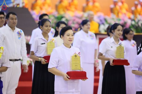 ภาพ No.124663:พิธีมอบโล่วัชรเกียรติยศ โครงการตอบปัญหาศีลธรรมเพื่อสันติภาพโลก (World-PEC) ต่างประเทศ ครั้งที่ 17 ณ ห้องแก้วสารพัดนึก 1 วัดพระธรรมกาย ในวันมาฆบูชา เสาร์ที่ 24 กุมภาพันธ์ พ.ศ. 2567