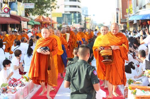 ภาพ No.147890:มหาสังฆทานครั้งยิ่งใหญ่ ตักบาตรพระ 10,000 รูป คณะสงฆ์ 4 ประเทศ 14 จังหวัดภาคใต้ วันอาทิตย์ที่ 11 สิงหาคม พ.ศ. 2567 ณ นิพัทธ์อุทิศ 3 ใจกลางนครหาดใหญ่ จ.สงขลา