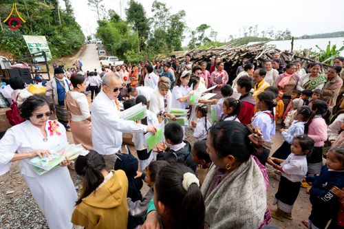 ภาพ No.173305:พิธีทอดกฐินต่างประเทศ ในนามหลวงพ่อธัมมชโย ณ วัดสิริวิเวก เพื่อถวายที่ดินส่วนขยาย 200 ไร่ แขวงจำปาสัก สปป. ลาว วันพุธที่ 30 ตุลาคม พ.ศ. 2567