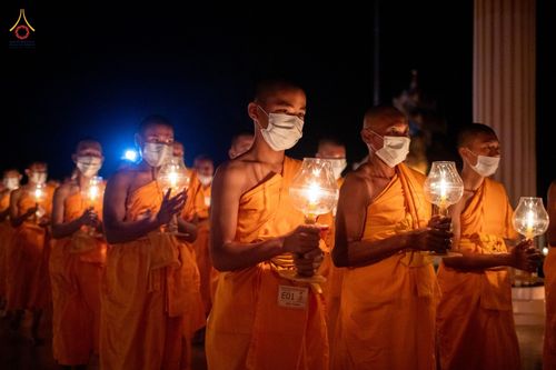 ภาพ No.76580:คณะสงฆ์และสามเณรบังกลาเทศ ปฎิบัติธรรมและจุดโคมประทีปถวายเป็นพุทธบูชา วันที่ 17 กุมภาพันธ์ พ.ศ. 2566