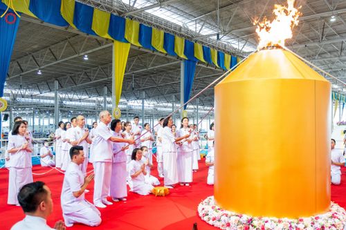 พิธีจุดเทียนใจ ไฟนิรันดร์ อนันตชัย วันอาทิตย์ที่ 8 กันยายน พ.ศ. 2567 วัดพระธรรมกาย จ.ปทุมธานี