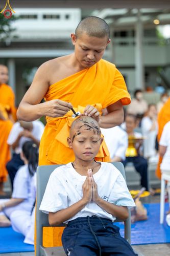 ภาพ No.132924:พิธีตัดปอยผม โครงการหน่อแก้วเปรียญธรรม รุ่นที่ 12 ณ ค่ายจองแชมป์ หมู่กฏิสามเณรเปรียญธรรม วัดพระธรรมกาย วันอาทิตย์ที่ 31 มีนาคม พ.ศ. 2567