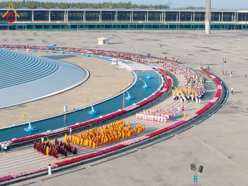 ภาพ No.178220:พิธีทอดผ้าป่าไทย-เมียนมา ครั้งที่ 7 วันอาทิตย์ที่ 1 ธันวาคม พ.ศ.2567 ณ สภาธรรมกายสากล  พระมหาธรรมกายเจดีย์ วัดพระธรรมกาย จ.ปทุมธานี