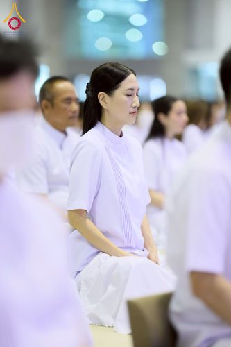 ภาพ No.232043:วันอาทิตย์ที่ 6 กรกฏาคม พ.ศ. 2568 พิธีตักบาตร ข้าวสารอาหารแห้ง  พิธีบูชาข้าวพระ สัมมนาพิเศษราชเหล็ก ณ สภาธรรมกายสากล วัดพระธรรมกาย