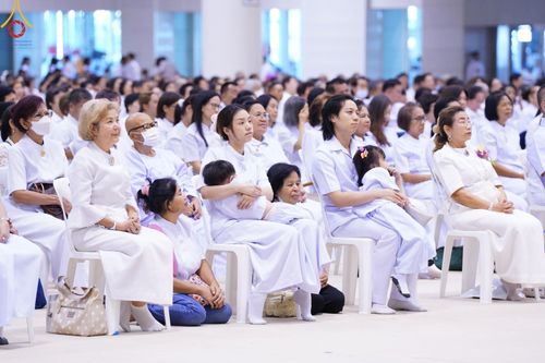 ภาพ No.159501:สัมมนาพิเศษและพิธีมอบองค์พระธรรมกาย 2,000 องค์ ณ ห้องแก้วสารพัดนึก 1 วัดพระธรรมกาย วันอาทิตย์ต้นเดือนที่ 6 ตุลาคม พ.ศ. 2567