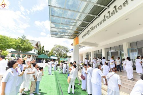 ภาพ No.230100:วันพฤหัสบดีที่ 26 มิถุนายน พ.ศ. 2568 พิธีทอดผ้าป่าฉลองอาคารชุดศูนย์ปฏิบัติธรรมน้ำใสใจสว่าง น้อมบูชาธรรมอายุวัฒนะมงคล 81 ปี หลวงพ่อธัมมชโย ณ ศูนย์ปฏิบัติธรรมน้ำใสใจสว่าง เขตบางกอกน้อย กรุงเทพมหานคร