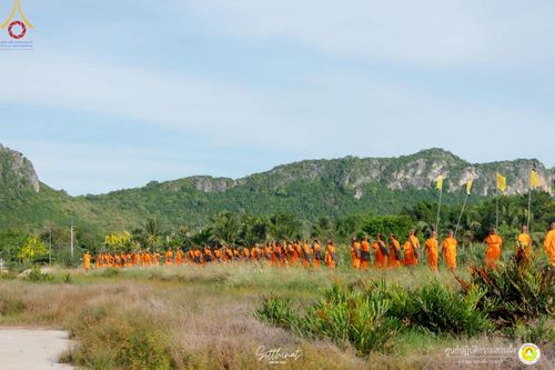 ภาพ No.222172:วันที่ 26-27 เมษายน พ.ศ. 2568 ศูนย์ปฏิบัติธรรมสวนผึ้ง ร่วมกับ ธุดงค์คสถานประจวบคีรีขันธ์ และวัดอ่าวน้อย  จัดกิจกรรมเดินธรรมยาตรา ตักบาตรข้าวสารอาหารแห้ง และจุดประทีปถวายเป็นพุทธบูชา ณ วัดอ่าวน้อย จ.ประจวบคีรีขันธ์