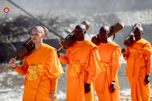 ภาพ No.232864:วันที่ 1 กรกฏาคม พ.ศ. 2568 Dhammayatra in South Africa 2025 ธรรมยาตราแอฟริกาใต้ — เส้นทางแห่งสติ สมาธิ และปัญญา ธรรมทายาทที่ได้อบรมโครงการบรรพชาอุปสมบทหมู่ครั้งที่ 2 ณ วัดพระธรรมกายโจฮันเนสเบิร์ก ประเทศแอฟริกาใต้