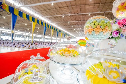 ภาพ No.159183:พิธีบูชาข้าวพระ ในวันอาทิตย์ต้นเดือน วันที่ 6 ตุลาคม พ.ศ. 2567 ณ สภาธรรมกายสากล วัดพระธรรมกาย