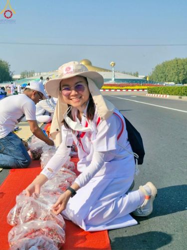ภาพ No.208106:V.55 สารพัดV สารพัดดี ที่วัดพระธรรมกาย ในโครงการธรรมยาตรา กตัญญูบูชา มหาปูชนียาจารย์ พระมงคลเทพมุนี (สด จนฺทสโร) พระผู้ปราบมาร อนุสรณ์สถาน 7 แห่ง ปีที่ 13 ระหว่างวันที่ 2-31 มกราคม พ.ศ. 2568
