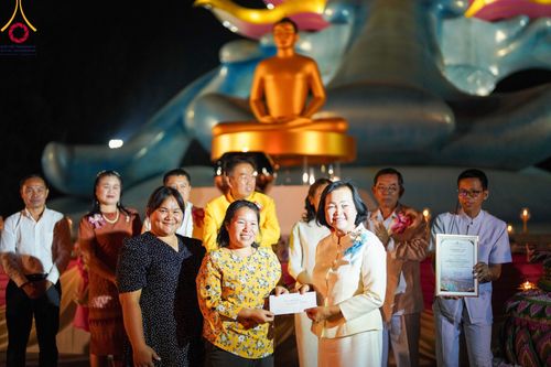 ภาพ No.97292:พิธีทอดผ้าป่า เพื่อสร้าง "ลานอเนกประสงค์พญานาค 4 ตระกูล" และพิธีจุดประทีปโคมลอย ลอยกระทง ถวายประทีปเป็นพุทธบูชา ณ พุทธอุทยานนานาชาติ จ.หนองคาย วันที่ 27 พฤศจิกายน พ.ศ. 2566