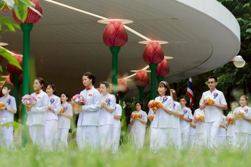 ภาพ No.227386:วันเสาร์ที่ 31 พฤษภาคม พ.ศ. 2568 พิธีเวียนประทักษิณรอบพระอุโบสถ ในพิธีอุปสมบท สามเณรเตรียม DCI รุ่นที่ 22 ณ อุโบสถพระไตรปิฎก วัดพระธรรมกาย