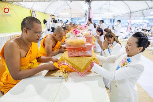 ภาพ No.200224:พิธีถวายภัตตาหารเป็นสังฆทาน แด่พระธรรมยาตรา ณ อนุสรณ์สถานบางปลา วัดบางปลา อำเภอบางเลน จังหวัดนครปฐม ในโครงการธรรมยาตรา กตัญญูบูชา มหาปูชนียาจารย์ พระมงคลเทพมุนี(สด จนฺทสโร) พระผู้ปราบมาร อนุสรณ์สถาน 7 แห่ง ปีที่ 13 วันที่ 23 มกราคม พ.ศ. 2568