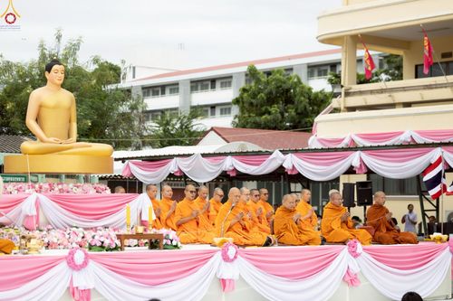 ภาพ No.241910:วันอาทิตย์ที่ 31 สิงหาคม พ.ศ. 2568 พิธีทำบุญแด่คณะสงฆ์ 122 รูป ฉลอง 121 ปี อำเภอคลองหลวง จ.ปทุมธานี เพื่อนำส่งช่วยเหลือคณะสงฆ์ 323 วัด 4 จังหวัดชายแดนภาคใต้ และช่วยเหลือประชาชนจากเหตุปะทะ แนวชายแดนไทย-กัมพูชา ณ บริเวณหน้าที่ว่าการอำเภอคลองหลวง 