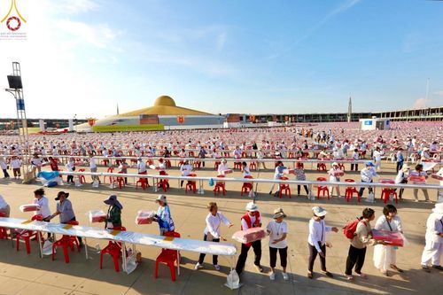 ภาพ No.218964:วันที่ 18-20 เมษายน พ.ศ. 2568 การเตรียมงานในลานธรรม , วิหารคด เพื่องานวันคุ้มครองโลก 22 เมษายน พศ. 2568