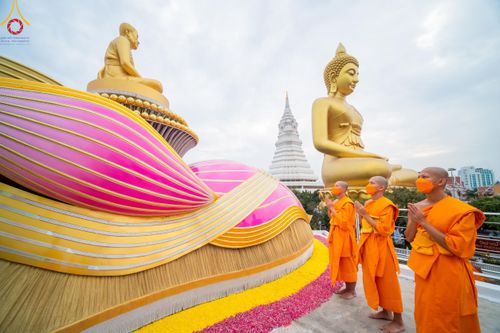 ภาพ No.119014:คณะพุทธบุตรธรรมยาตราร่วมปฏิบัติธรรม และถ่ายภาพหมู่ประวัติศาสตร์ ในโครงการธรรมยาตราฯ ปีที่ 12  วันที่ 25 มกราคม พ.ศ. 2567  ณ อาคารธรรมยาตรา กตัญญูบูชามหาปูชนียาจารย์  ตรงข้ามวัดปากน้ำภาษีเจริญ จ.กรุงเทพมหานคร