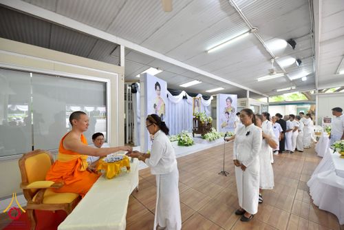 ภาพ No.267585:วันที่ 7 พฤศจิกายน พ.ศ. 2568 พสกนิกรอำเภอคลองหลวง รวมใจบำเพ็ญกุศลปัณรสมวาร (15 วัน) อุทิศถวายเป็นพระราชกุศลแด่ “สมเด็จพระพันปีหลวง” ณ วัดพระธรรมกาย