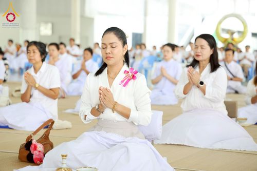 ภาพ No.243867:วันที่ 6 กันยายน พ.ศ. 2568 พิธีถวายภัตตาหารเมนูสวรรค์ เพื่อการบรรลุธรรม ณ หอฉันคุณยายอาจารย์ฯ วัดพระธรรมกาย