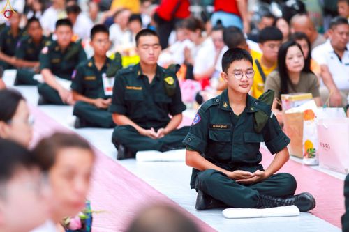 ภาพ No.237363:วันที่ 9-10 สิงหาคม พ.ศ. 2568 การเตรียมงาน เก็บงาน ของเจ้าหน้าที่ทุกสถานะ ในงานมหาสังฆทาน ตักบาตรพระ 10,000 รูป ใจกลางเมืองหาดใหญ่ จ.สงขลา