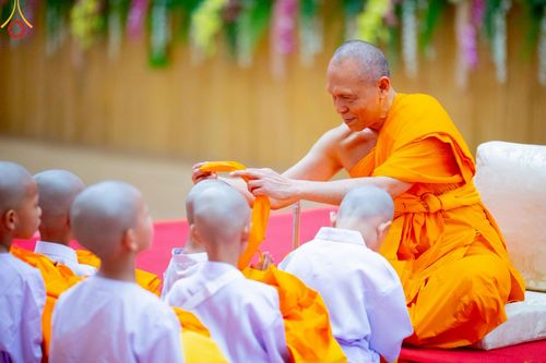 ภาพ No.215796:วันเสาร์ที่ 5 เมษายน พ.ศ. 2568 พิธีขอบรรพชา พิธีขอสรณคมน์และศีล  พิธีขอนิสสัย พิธีถวายบาตร ในโครงการบรรพชาสามเณรฟื้นฟูพระพุทธศาสนาทั่วไทย , โครงการหน่อแก้วเปรียญธรรม รุ่นที่ 13 ,  โครงการสามเณรยุวธรรมทายาท รุ่นที่ 33 , โครงการสามเณรมัชฌิมธรรมทายาท รุ่นที