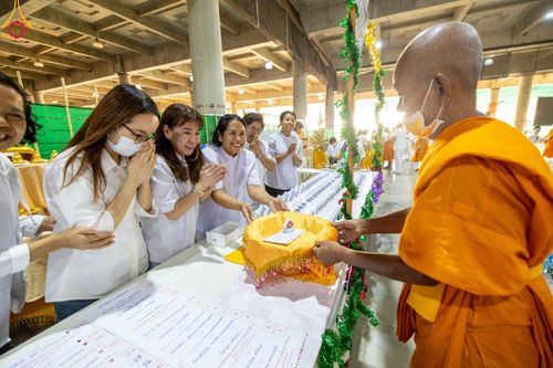 ภาพ No.123597:พิธีถวายสลากภัต แด่พระภิกษุสงฆ์ เพื่อโครงการธรรมยาตรา กตัญญูบูชา มหาปูชนียาจารย์ พระมงคลเทพมุนี (สด จนฺทสโร) พระผู้ปราบมาร อนุสรณ์สถาน 7 แห่ง ปีที่ 12 ระหว่างวันที่ 2 - 31 มกราคม พ.ศ.2567