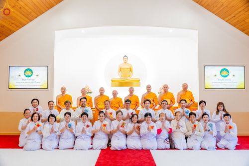 ภาพ No.91275:พิธีสมโภชพระประธาน "พระธรรมกาย" , พิธีเปิดไฟมงคลและเปิดไฟส่องสว่างรัศมีดวงธรรมพระประธาน "พระธรรมกาย" , พิธีทอดผ้าป่าภาคพื้น 19 วัดศูนย์สาขาภาคพื้นอเมริกา  และพิธีมุทิตาสักการะพระมหาเถระ พระเถระ ประจำปี 2566 วันอาทิตย์ที่ 15 ตุลาคม พ.ศ. 2566