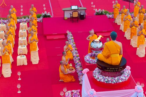 ภาพ No.252917:วันที่ 10 ตุลาคม พ.ศ. 2568 พิธีปลูกต้นทรัพย์บานชื่น ณ ลานธรรม วัดพระธรรมกาย