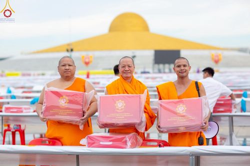 ภาพ No.219098:วันที่ 19-21 เมษายน พ.ศ. 2568 การเตรียมงานในลานธรรม , วิหารคด เพื่องานวันคุ้มครองโลก 22 เมษายน พ.ศ. 2568