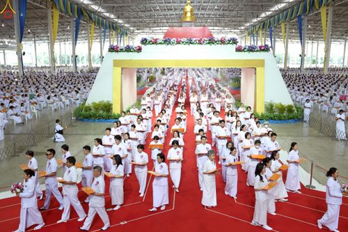 ภาพ No.240718:วันพุธที่ 27 สิงหาคม พ.ศ. 2568 พิธีทอดผ้าป่าเพื่อสร้างอาคาร  82 ปี หลวงพ่อธัมมชโย สมทบกฐินวัดพระธรรมกาย และกฐิน 30,000 วัดทั่วประเทศ ครั้งที่ 1