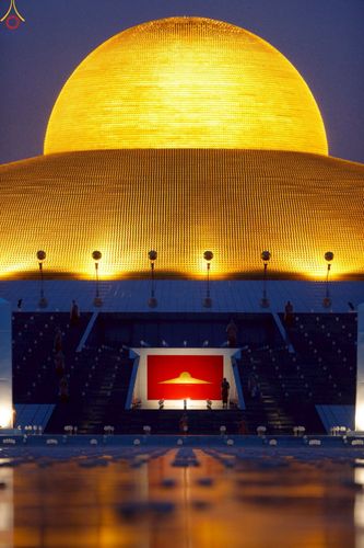 ภาพ No.244233:วันที่ 7 กันยายน พ.ศ. 2568 พิธีจุดประทีป วันครูผู้ค้นพบวิชชาธรรมกาย ณ ลานธรรมฯ และวิหารคด วัดพระธรรมกาย