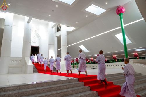 ภาพ No.141357:พิธีบรรพชาอุปสมบท โครงการอุปสมบทหมู่รุ่นผู้บริหาร รุ่นที่ 14 โครงการอุปสมบทหมู่ธรรมทายาท ระดับอุดมศึกษา รุ่นที่ 51 ภาคฤดูฝน ณ โบสถ์พระไตรปิฎก วัดพระธรรมกาย ในวันเสาร์ที่ 15 มิถุนายน พ.ศ. 2567